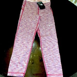Tight Fit Nike crop workout leggings!